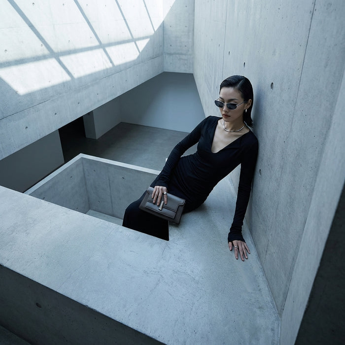 Top noir col V manches longues, coupe ajustée - Koreanxwear