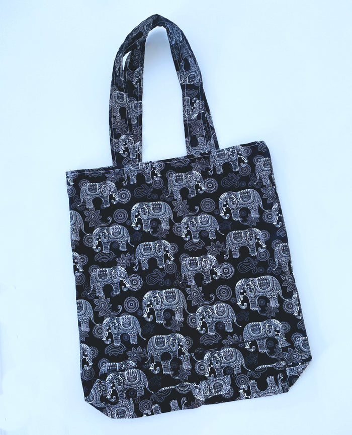 Medium size tote / shopping bag