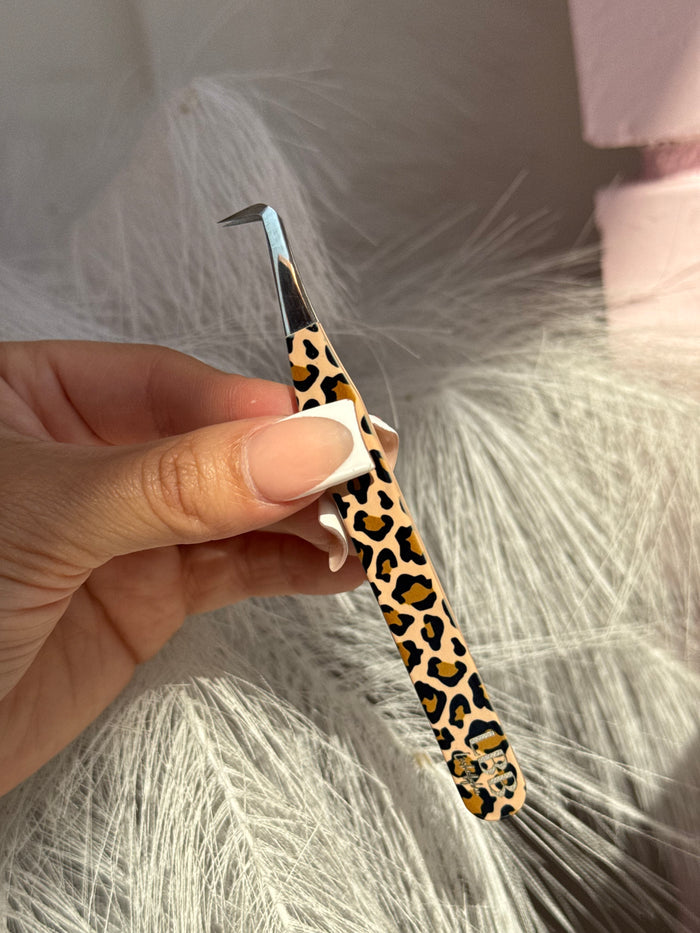 Cheetah Print 90° tweezer