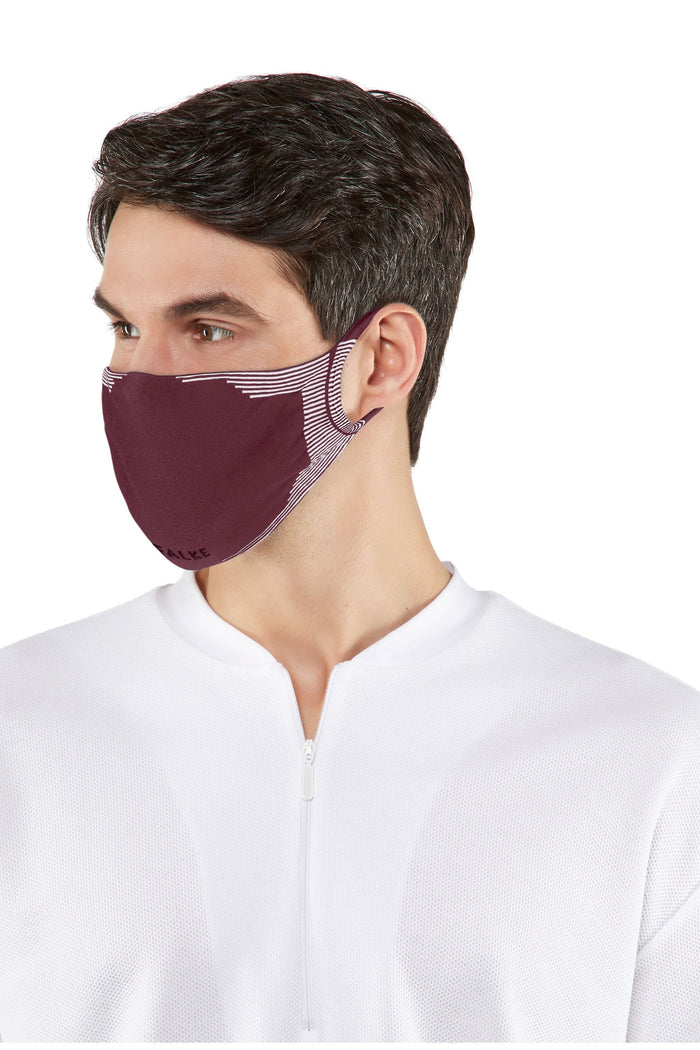 Man wearing a bordeaux face mask with a white background