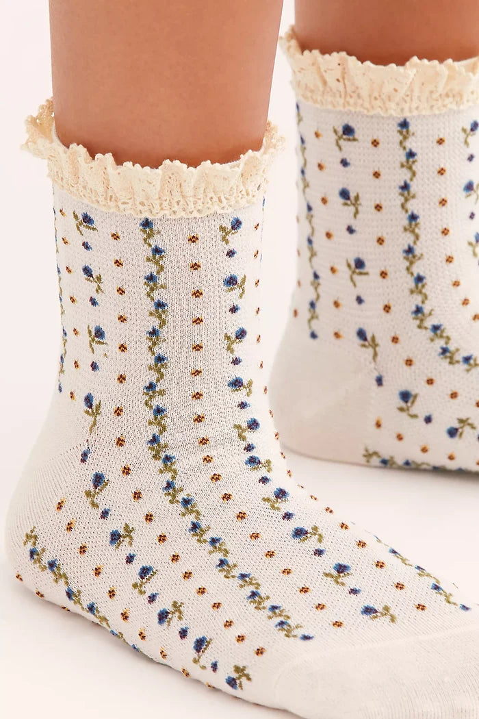 Rosebud Waffle Knit Ankle Socks in Ivory - Madison's Niche