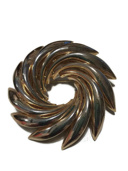 Vintage Wreath Pin at Duckwells